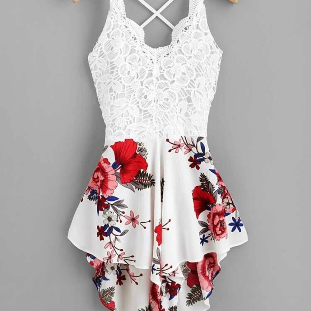 FLORAL LACE BACKLESS ROMPER